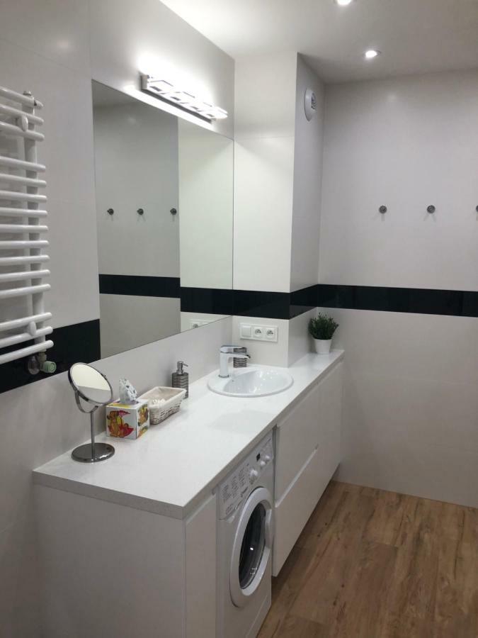 Klimatyzowany Apartament Roma Z Garazem Podziemnym Kielce Kültér fotó