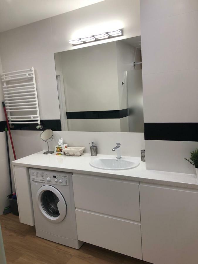 Klimatyzowany Apartament Roma Z Garazem Podziemnym Kielce Kültér fotó