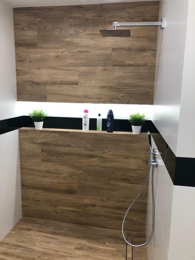 Klimatyzowany Apartament Roma Z Garazem Podziemnym Kielce Kültér fotó